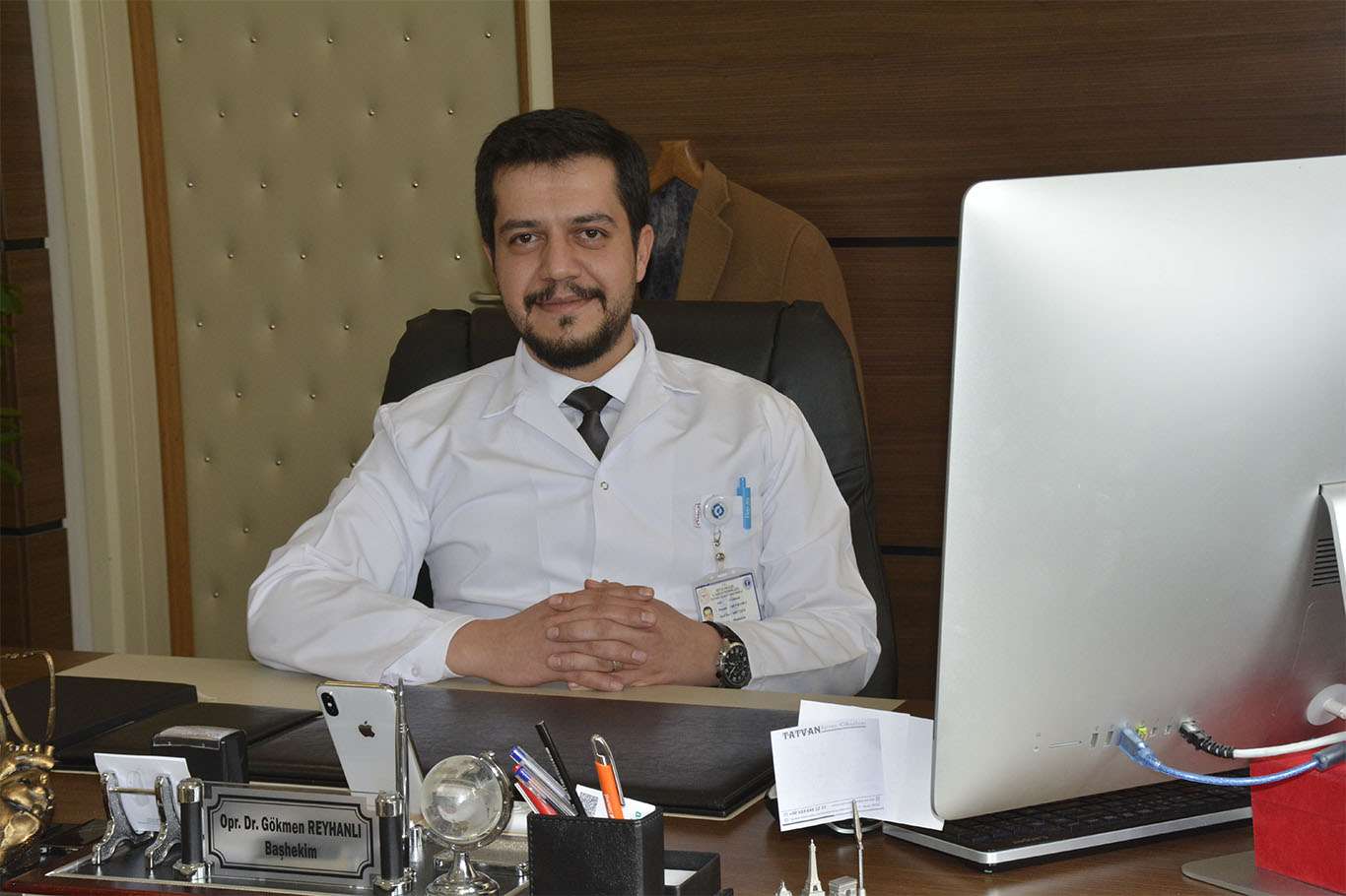 Çatıdan kafasına kar ve buz kütlesi düşen çocuk ölümden döndü Çatıdan kafasına kar ve buz kütlesi düşen çocuk ölümden döndü